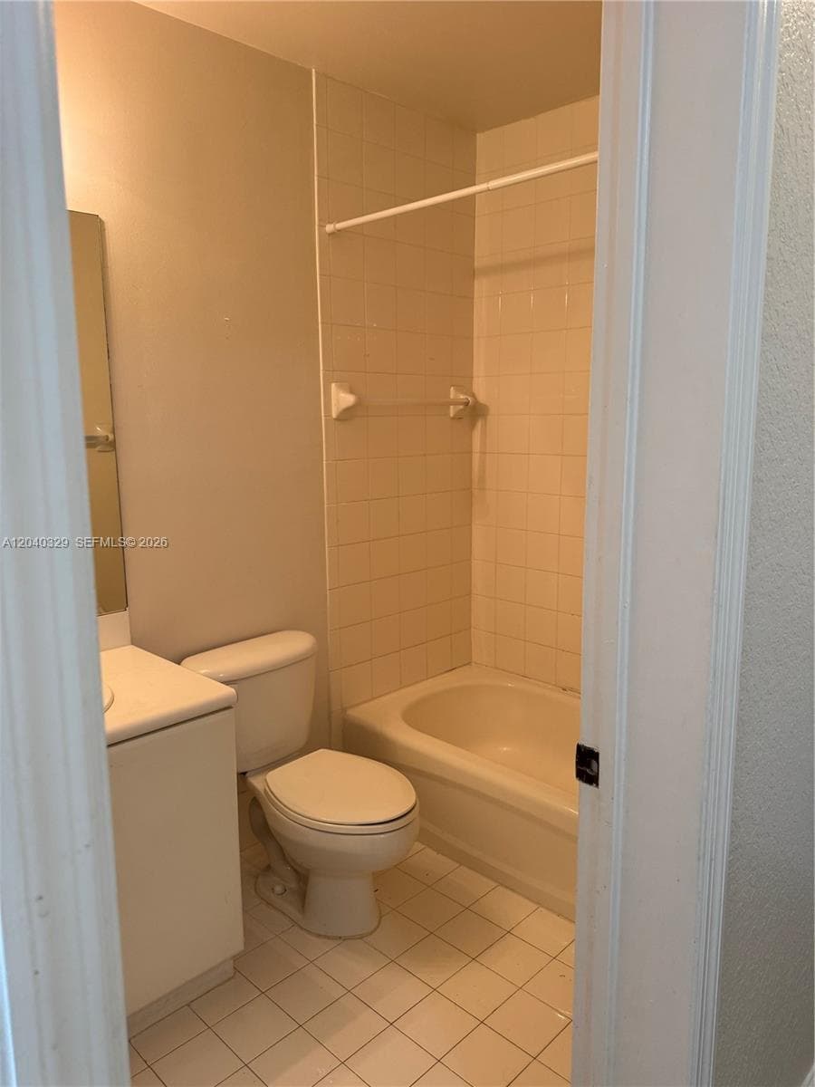 SHOMA HOMES AT COUNTRY CL · #204-19 in Hialeah - Photo 8