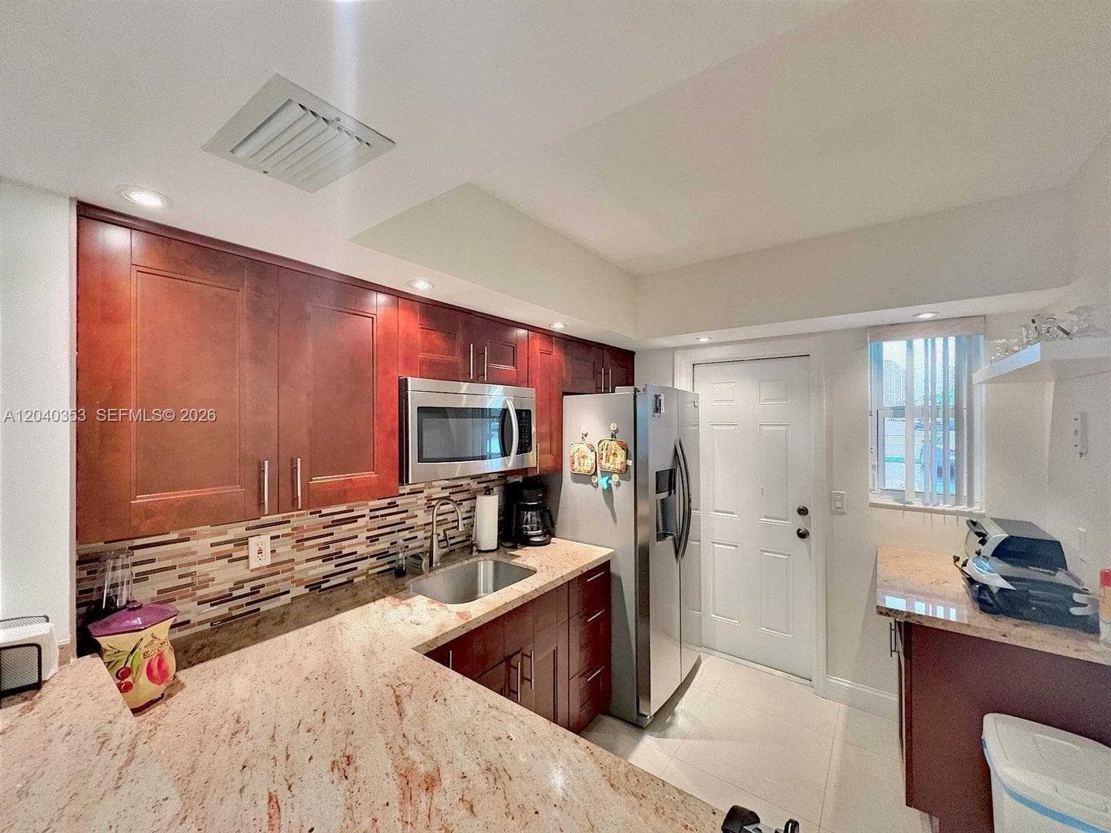 APRIL BREEZE CONDO · #106 in Hallandale Beach - Photo 4