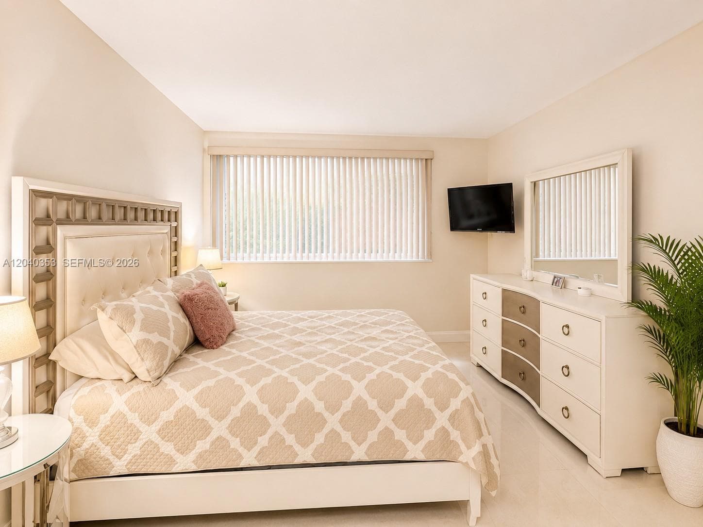 APRIL BREEZE CONDO · #106 in Hallandale Beach - Photo 8