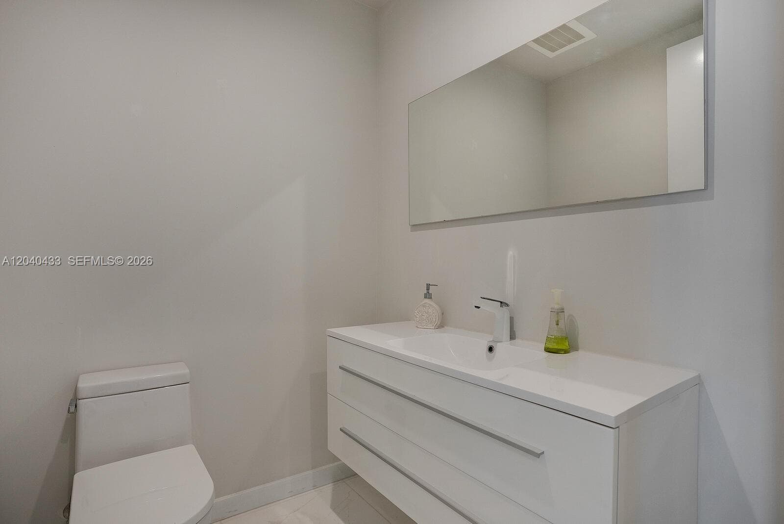 GUEST/HALF BATH