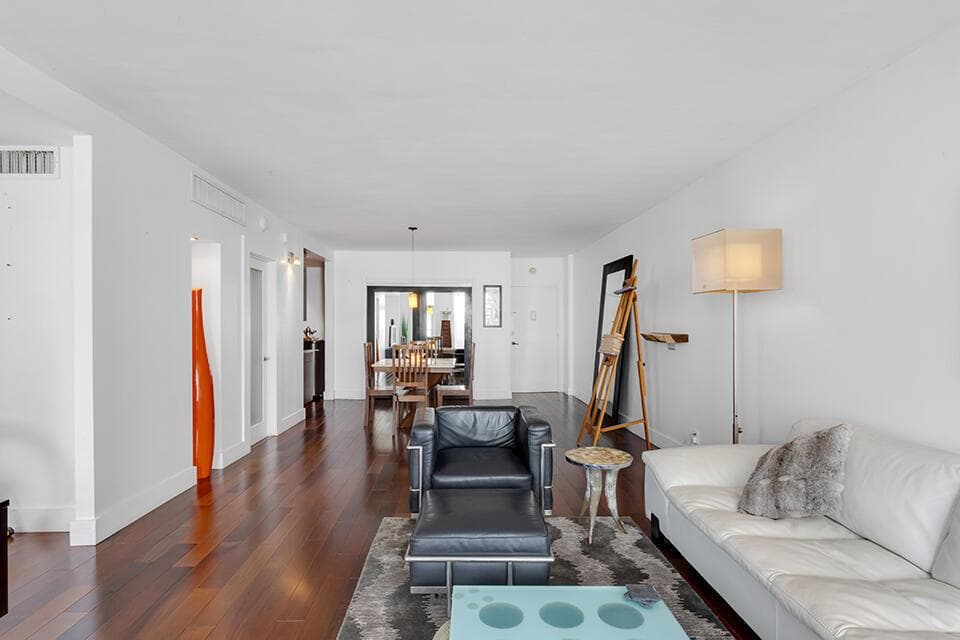 Living Room/Dining Area
