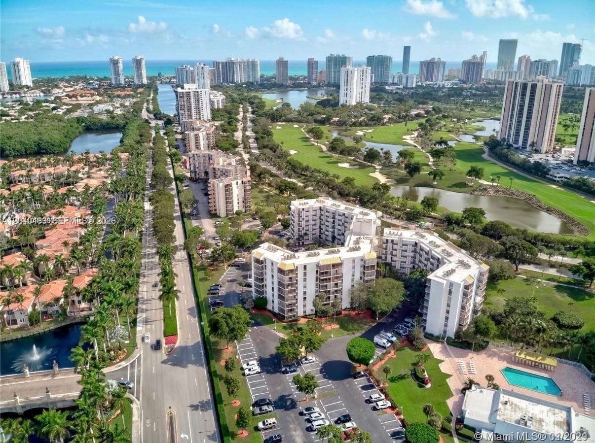 BISCAYA III CONDO · #109 in Aventura - Photo 5