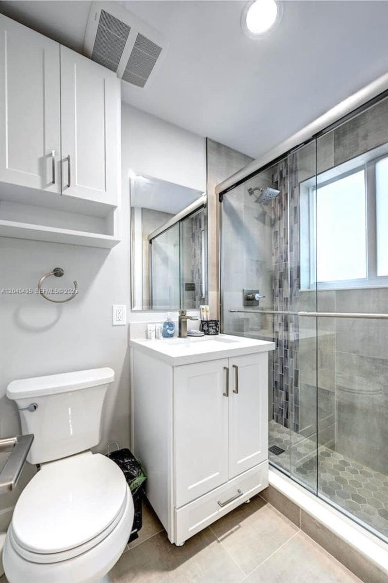 714 Tyler St photo 32
