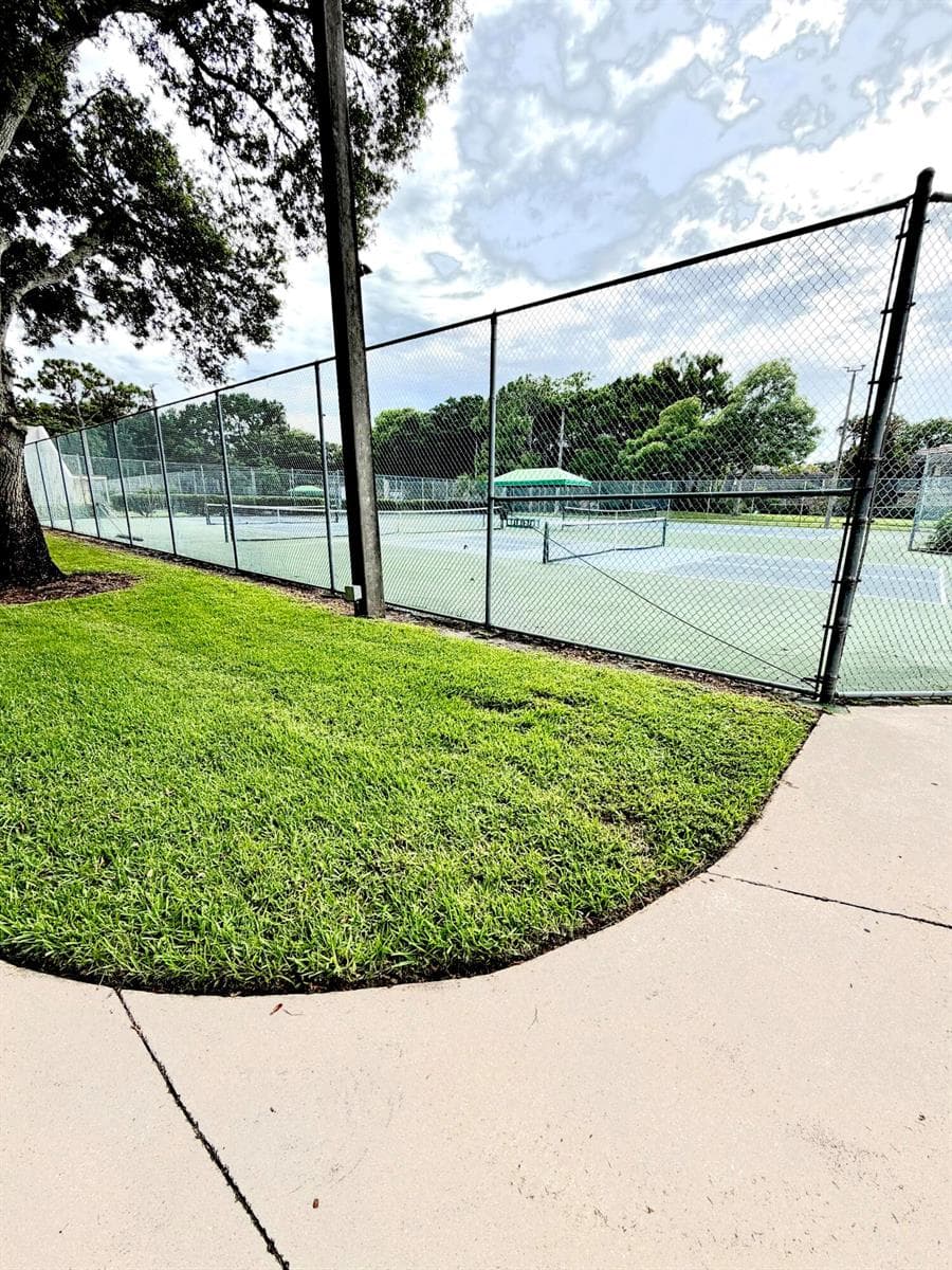 2 Pickeball& 3 tennis courts