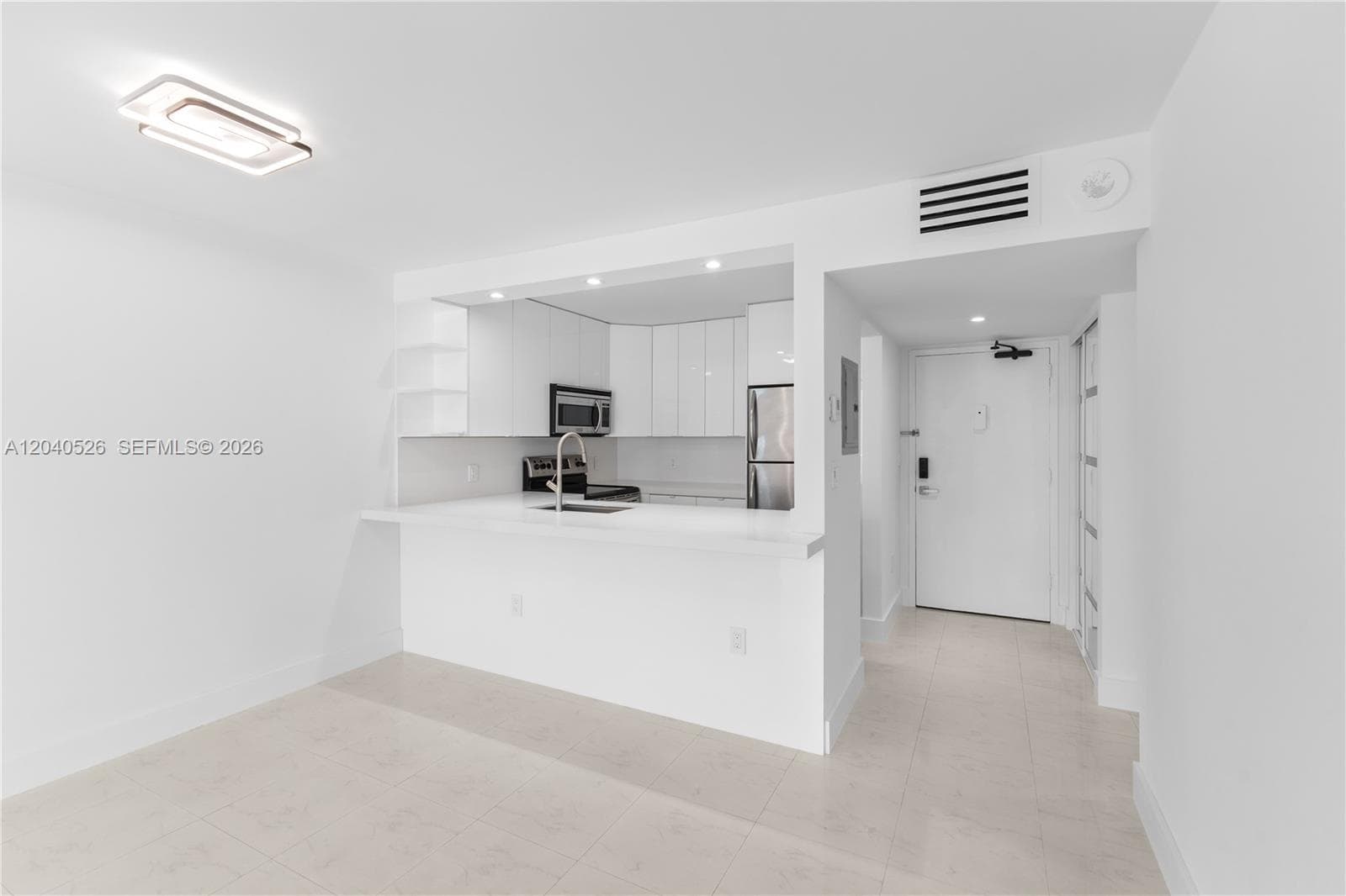 Ocean Point · #924 in Miami Beach - Photo 7
