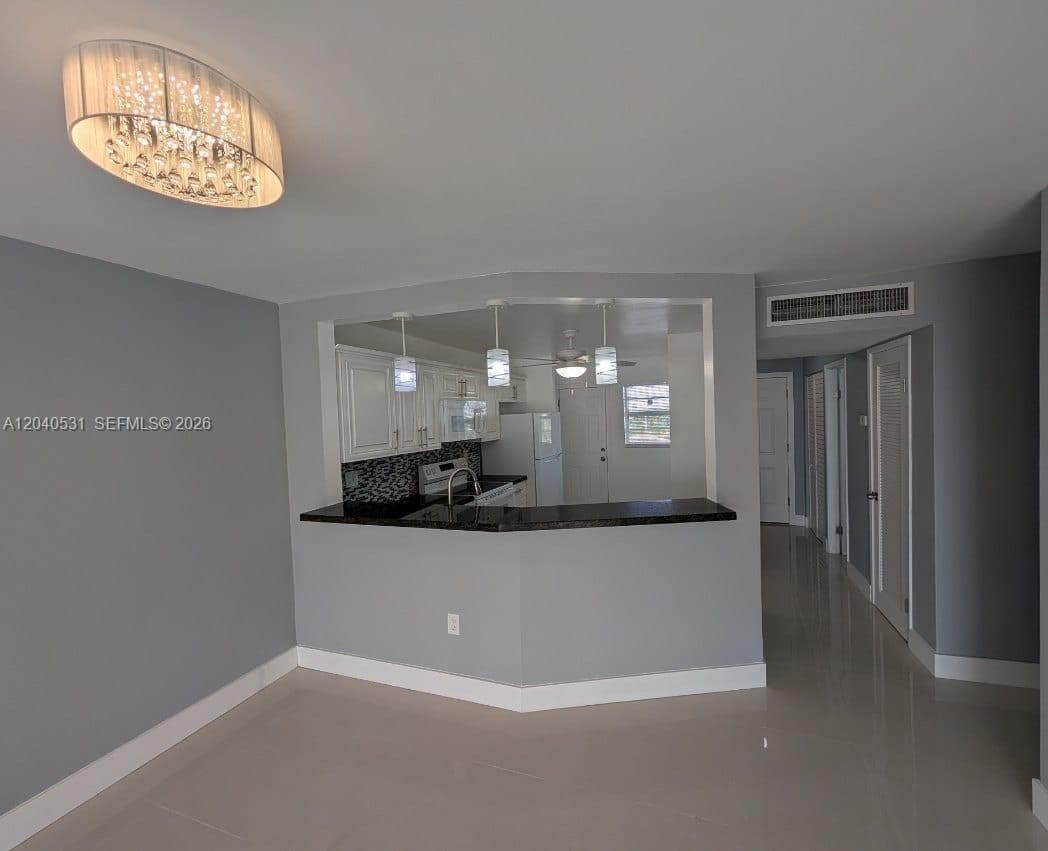 Jade Winds · #622-3 in Miami - Photo 4