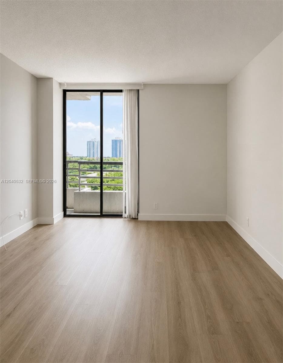 PARC CENTRAL AVENTURA SOU · #907 in Aventura - Photo 13