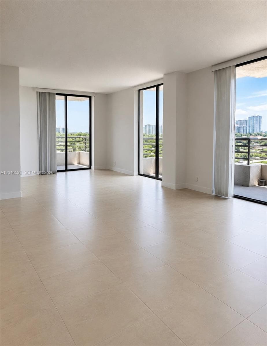 PARC CENTRAL AVENTURA SOU · #907 in Aventura - Photo 4