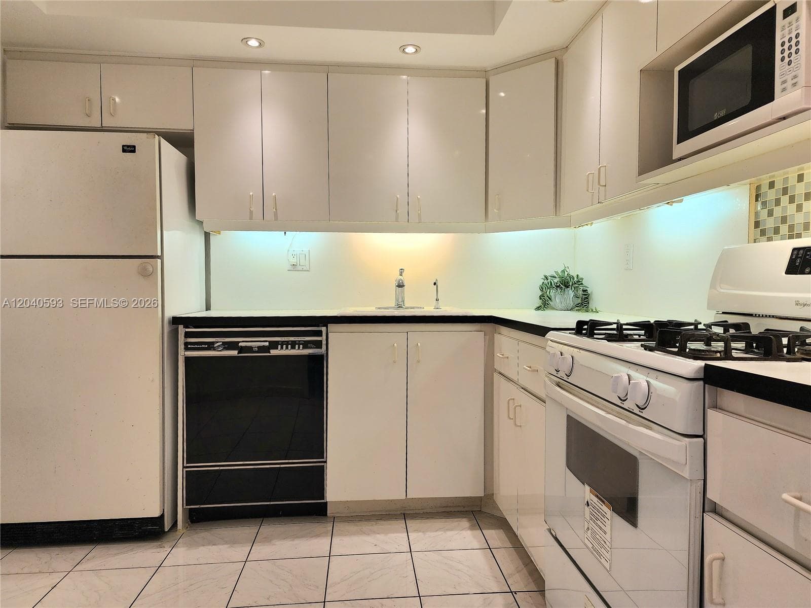 Parker Plaza · #401 in Hallandale Beach - Photo 8