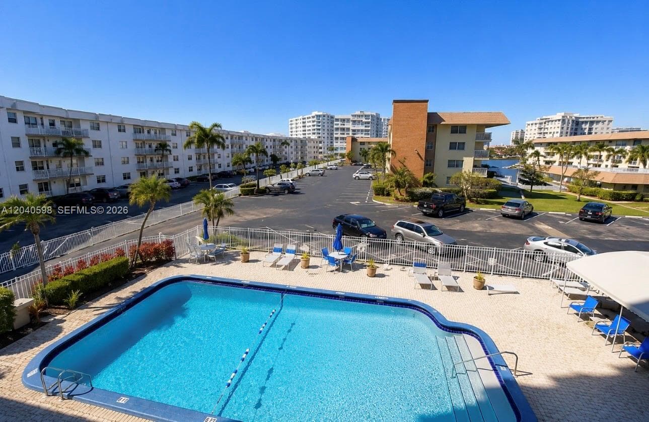 ISLANDS-MARTINIQUE CONDO · #601 in Hallandale Beach - Photo 27