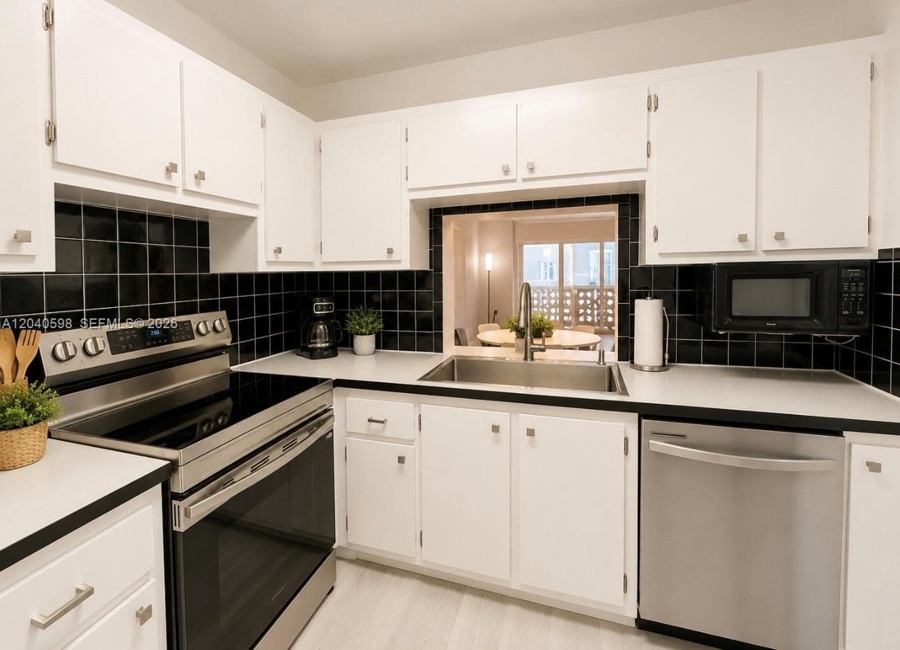 ISLANDS-MARTINIQUE CONDO · #601 in Hallandale Beach - Photo 3