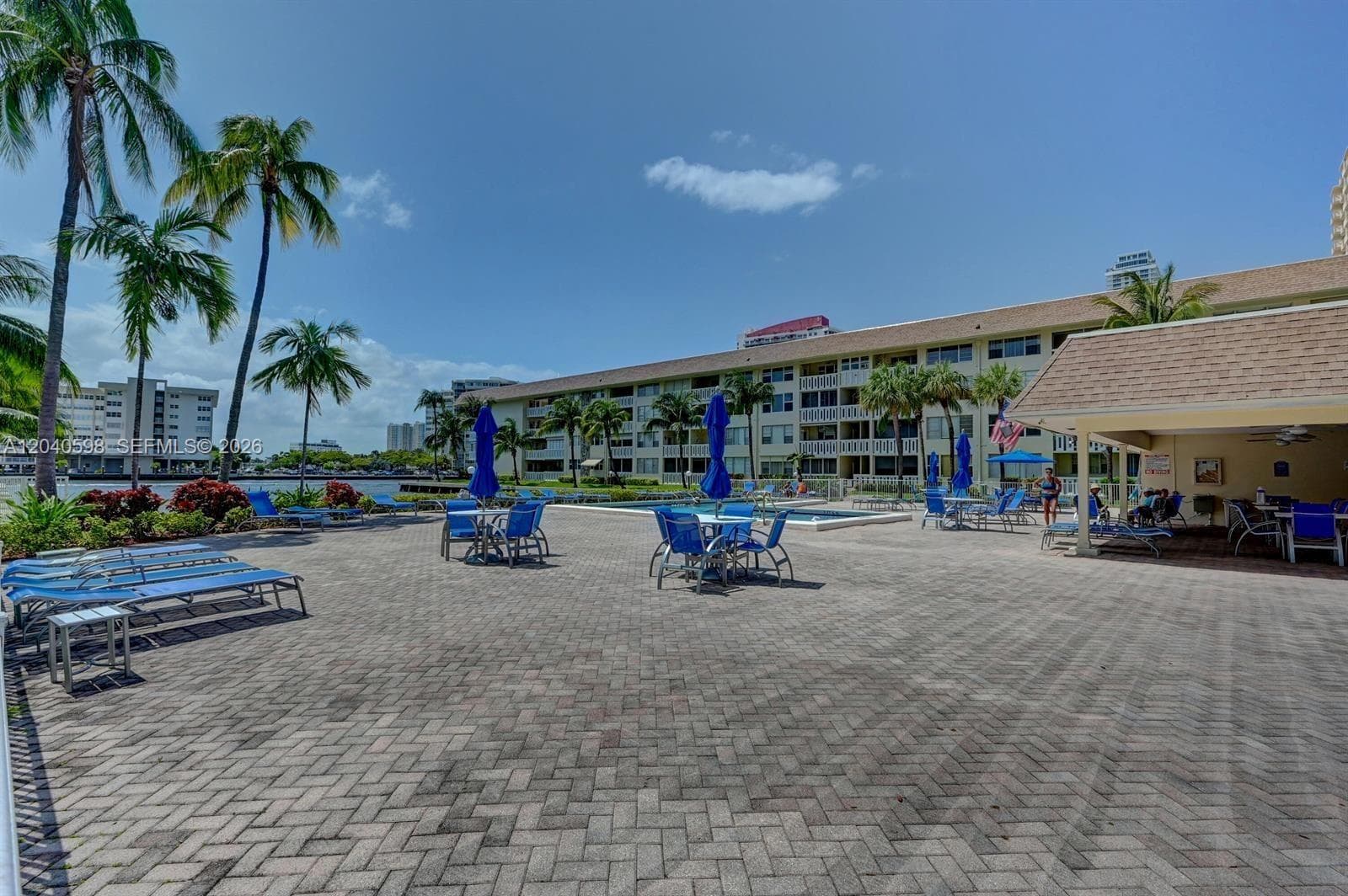 ISLANDS-MARTINIQUE CONDO · #601 in Hallandale Beach - Photo 32