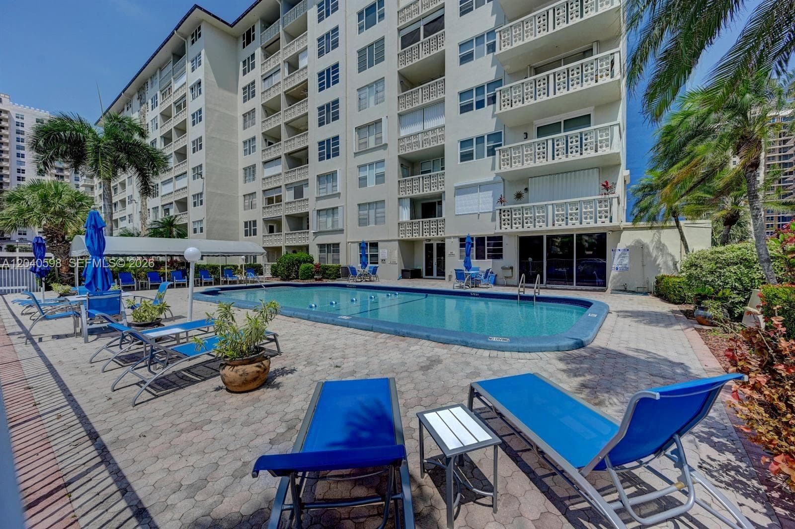 ISLANDS-MARTINIQUE CONDO · #601 in Hallandale Beach - Photo 28
