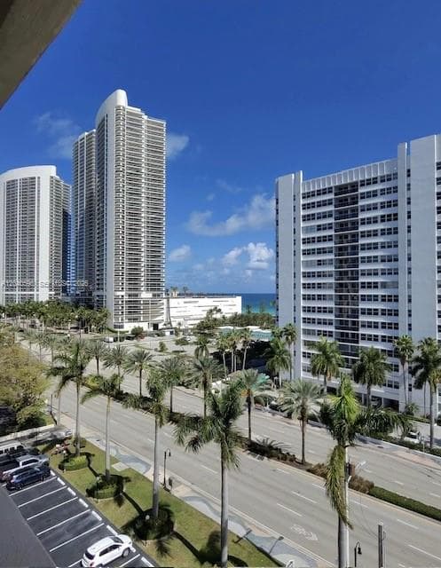 ISLANDS-MARTINIQUE CONDO · #601 in Hallandale Beach - Photo 20