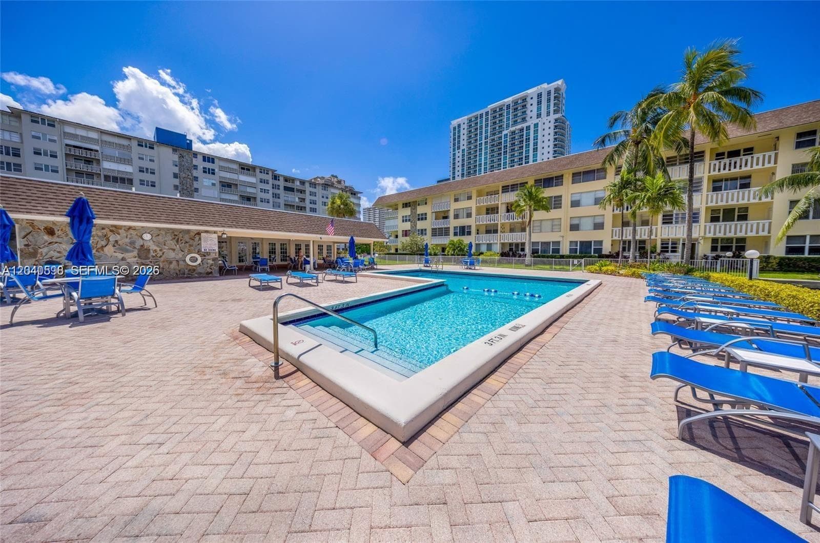 ISLANDS-MARTINIQUE CONDO · #601 in Hallandale Beach - Photo 30
