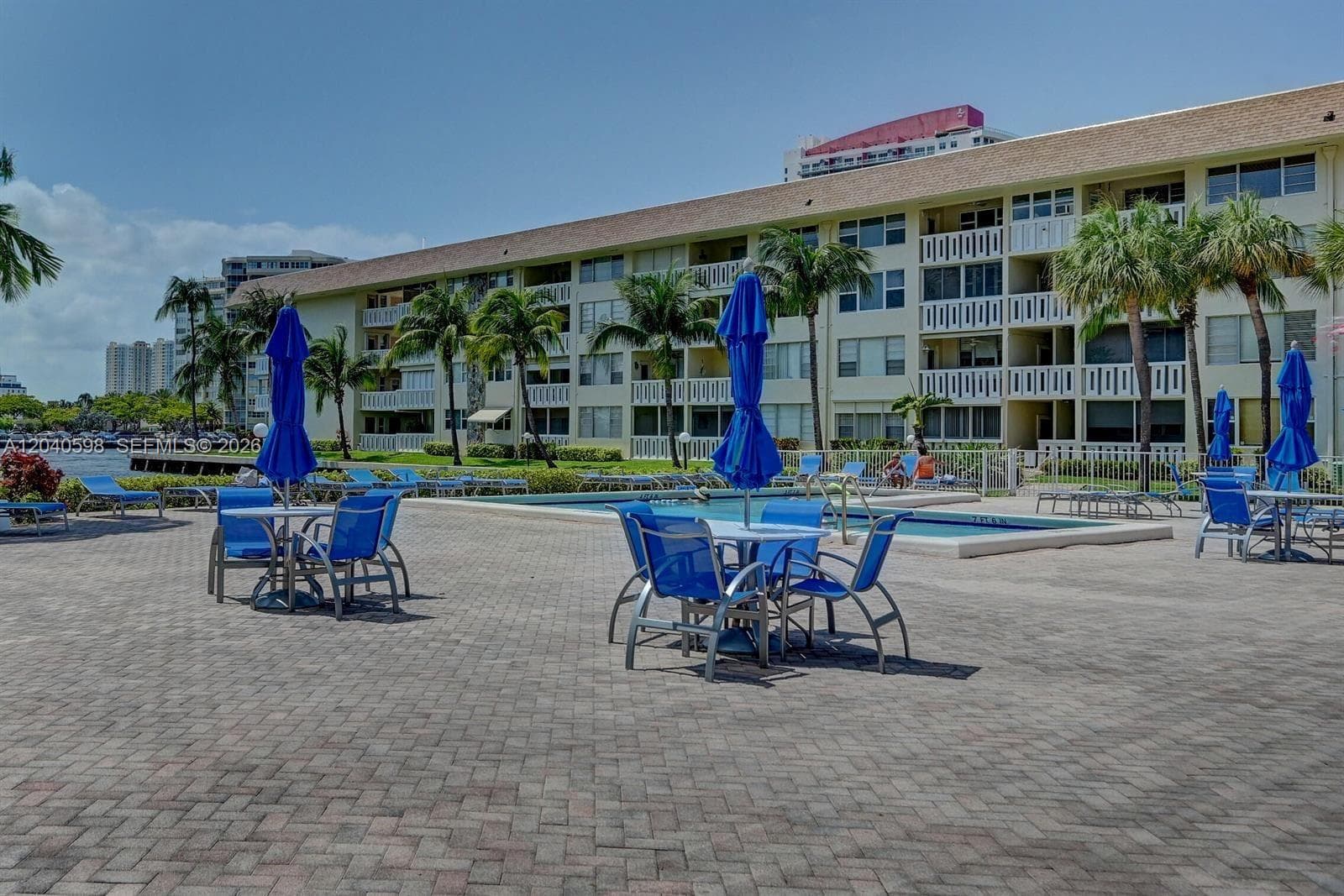ISLANDS-MARTINIQUE CONDO · #601 in Hallandale Beach - Photo 31