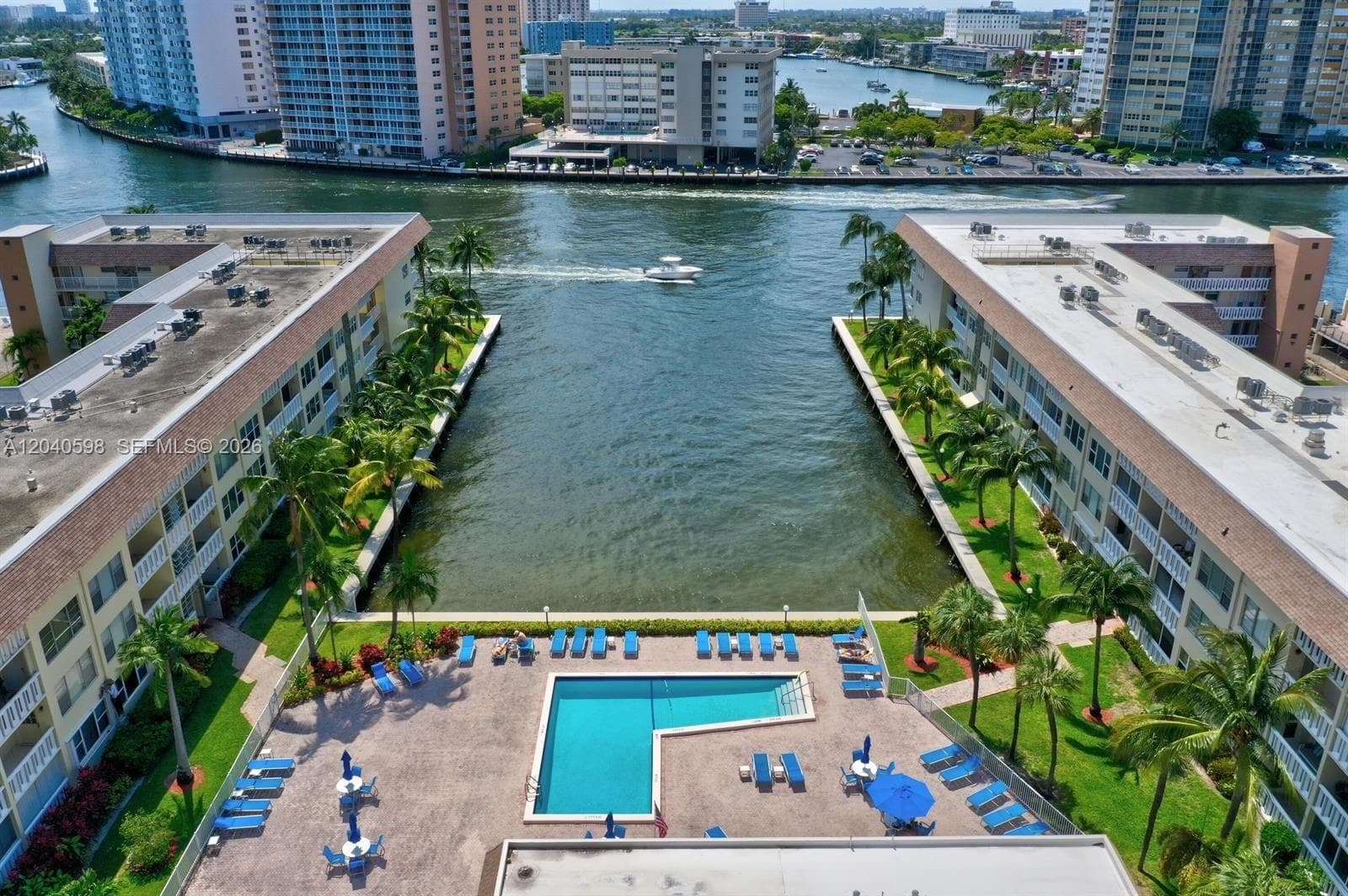 ISLANDS-MARTINIQUE CONDO · #601 in Hallandale Beach - Photo 29