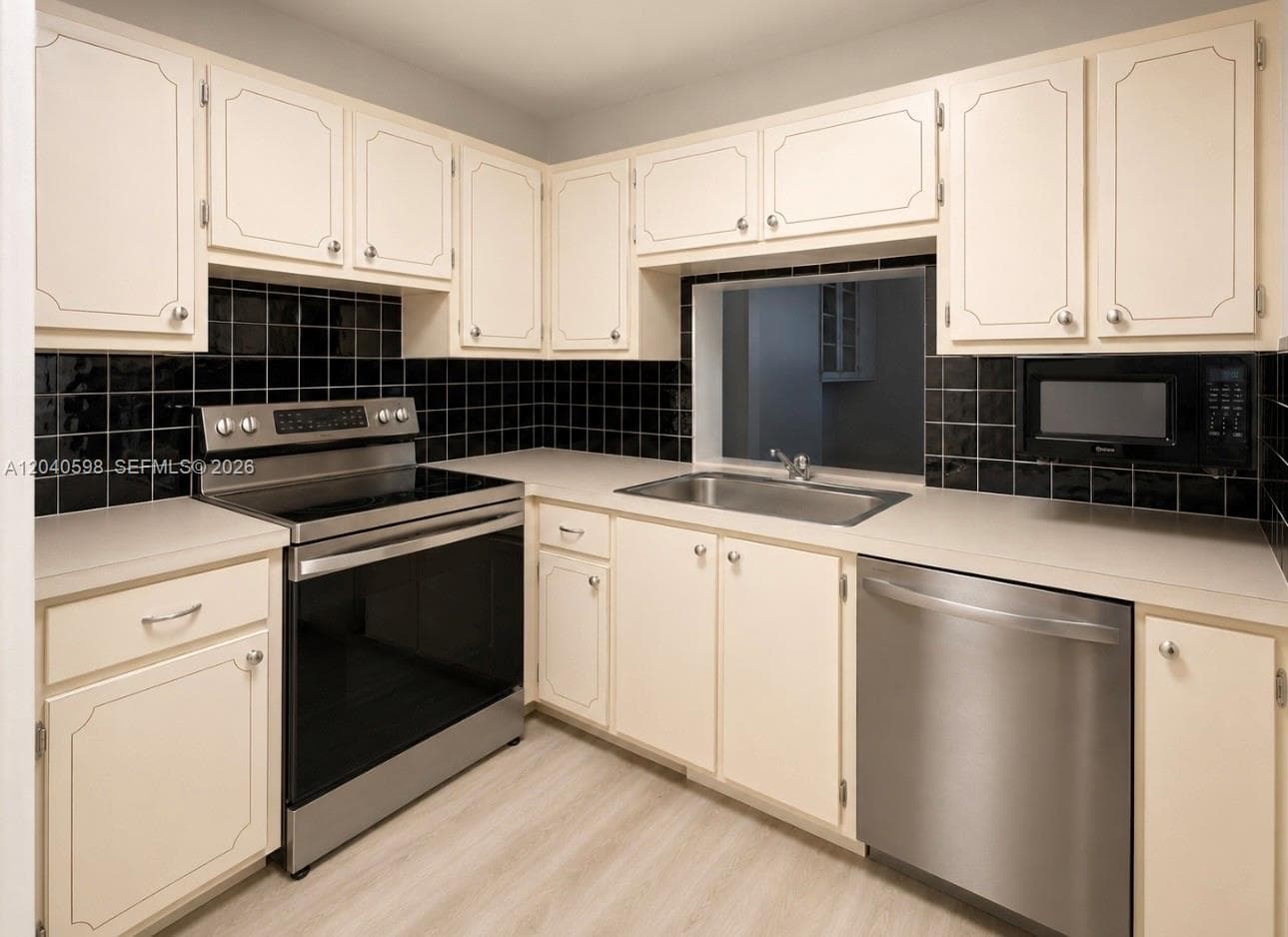 ISLANDS-MARTINIQUE CONDO · #601 in Hallandale Beach - Photo 4