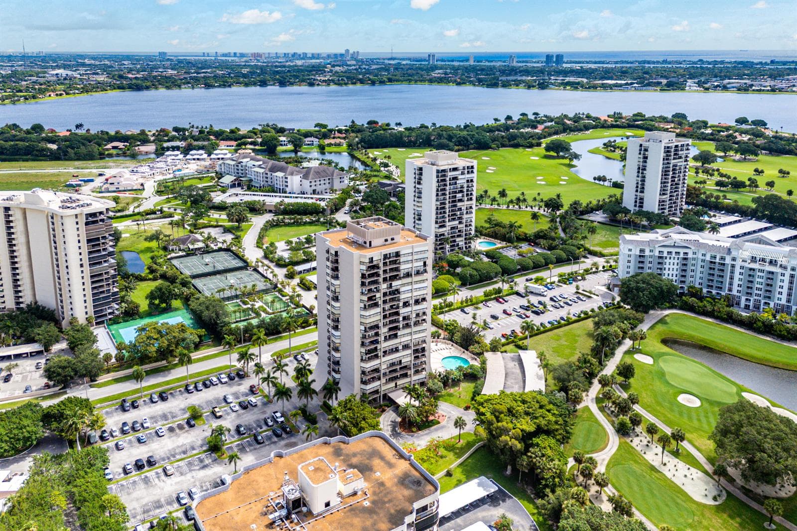032-2425PresidentialWay-PH-WestPalmBeach