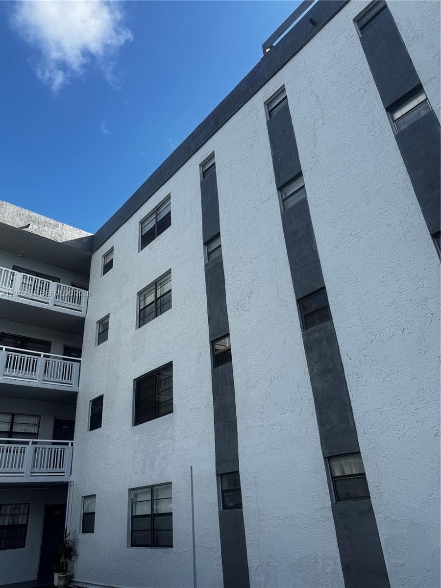 Brookview Condo · #120 in North Miami - Photo 1