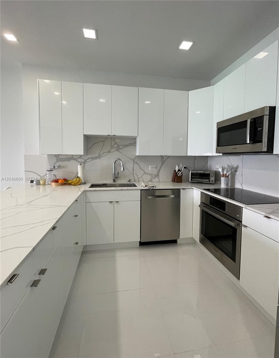 ARLEN BEACH CONDO · #PH08 in Miami Beach - Photo 12