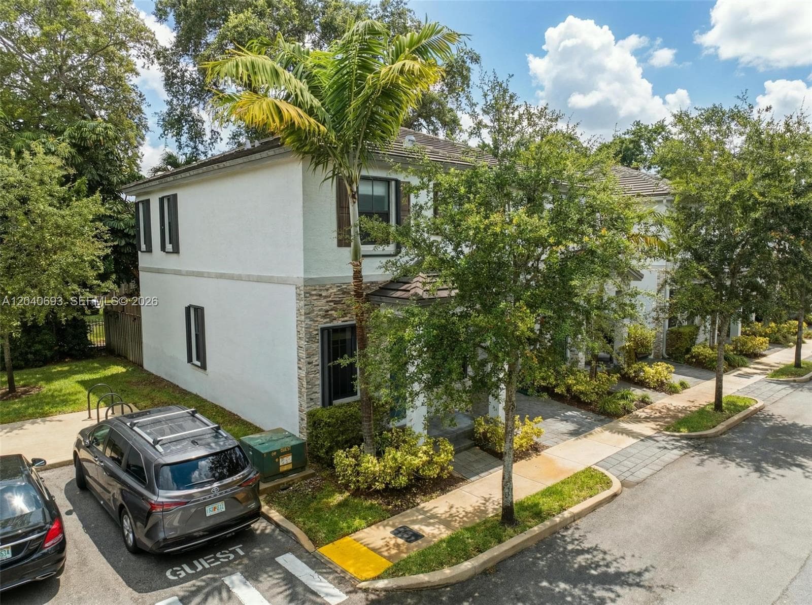 2821 SW 17th Ave photo 2