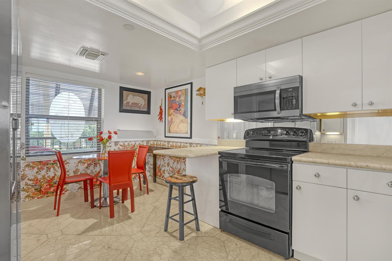 Eat in kitchen