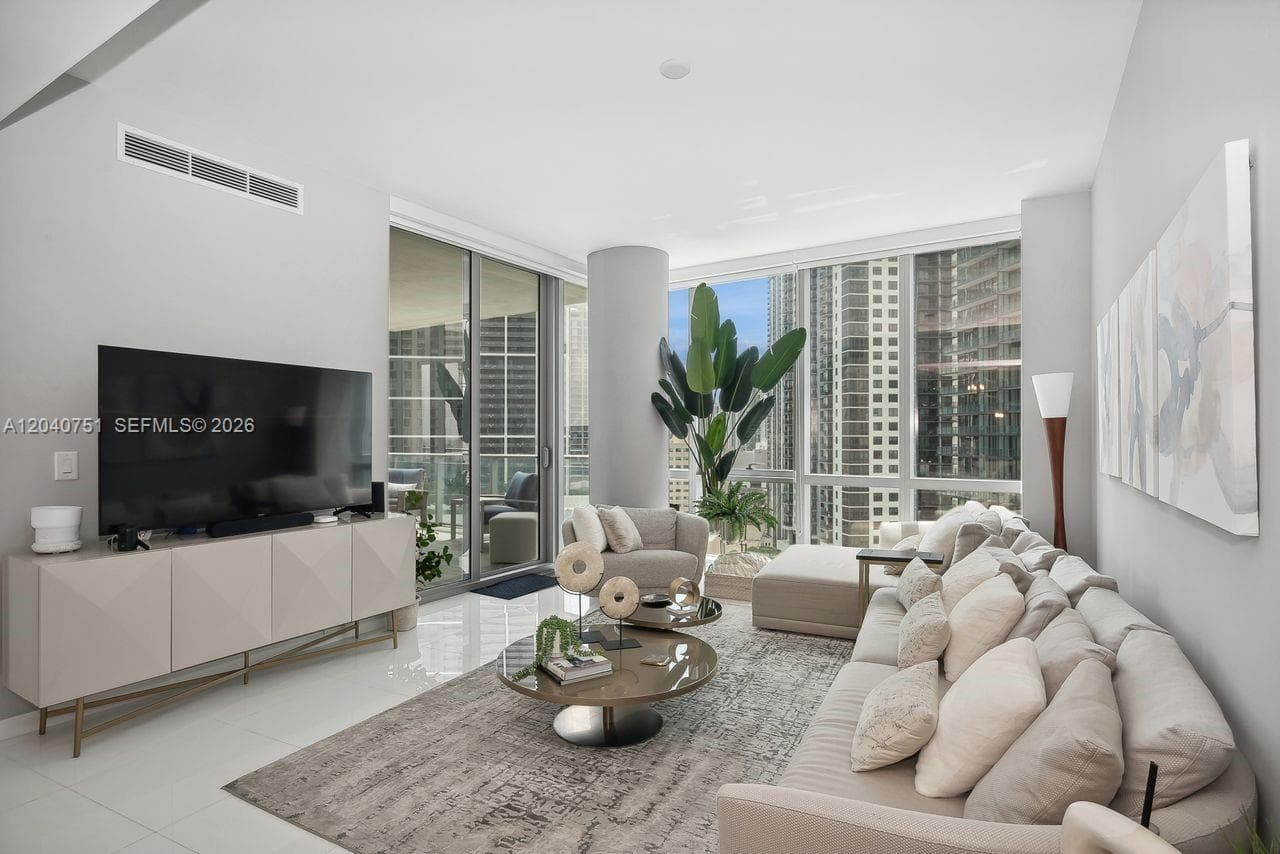 Paramount Miami Worldcenter · #1711 in Miami - Photo 13