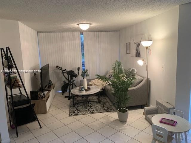 LAS BRISAS @COUNTRY CLUB · #D310 in Hialeah - Photo 2
