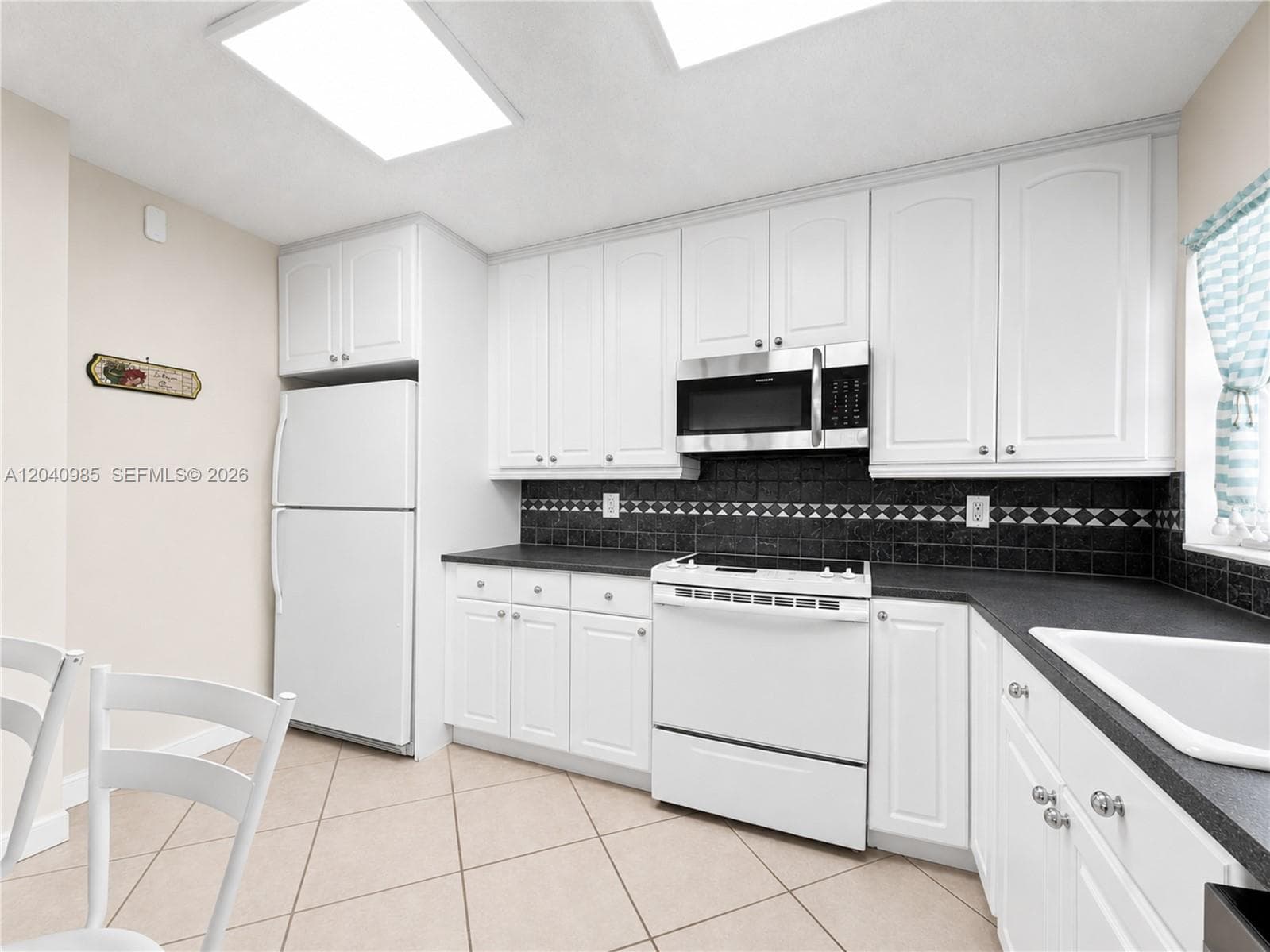 Imperial Towers · #620 in Hallandale Beach - Photo 11