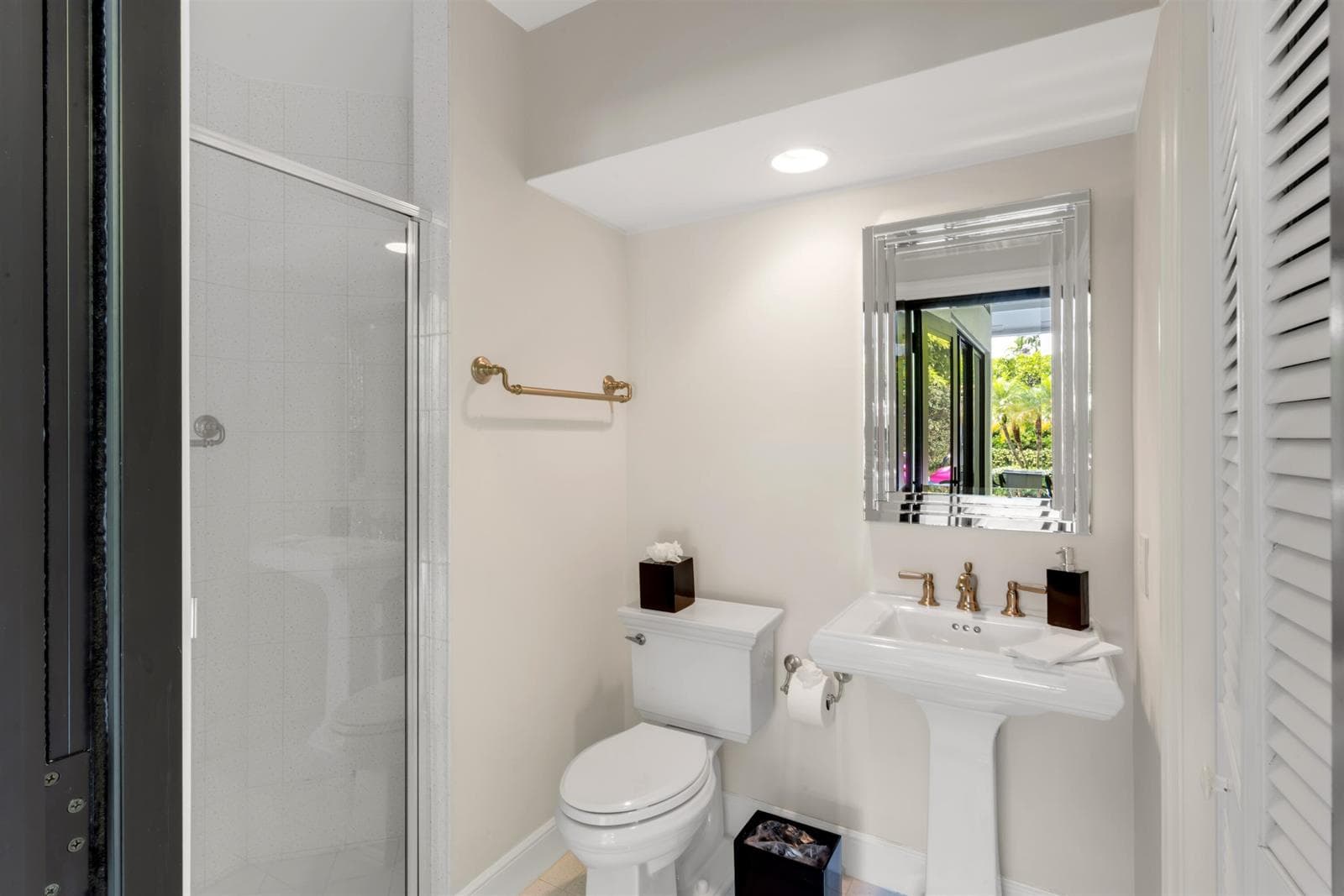 POOL_BATHROOM
