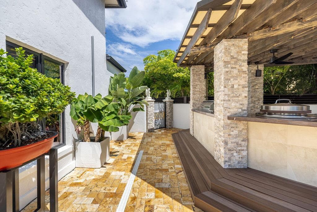 290 NW 6th Street, Boca Raton