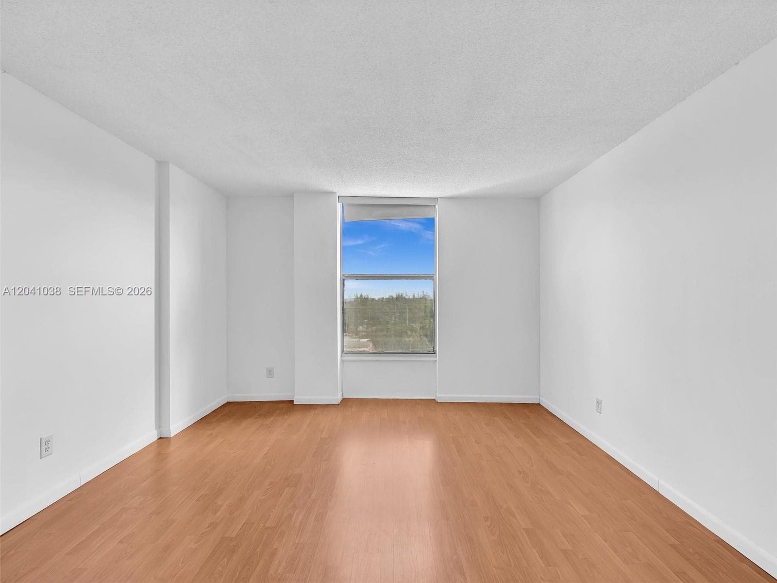 KEYSTONE TOWERS CONDO For Sale 2020 NE 135th St # 601NORTH MIAMI, FL 33181