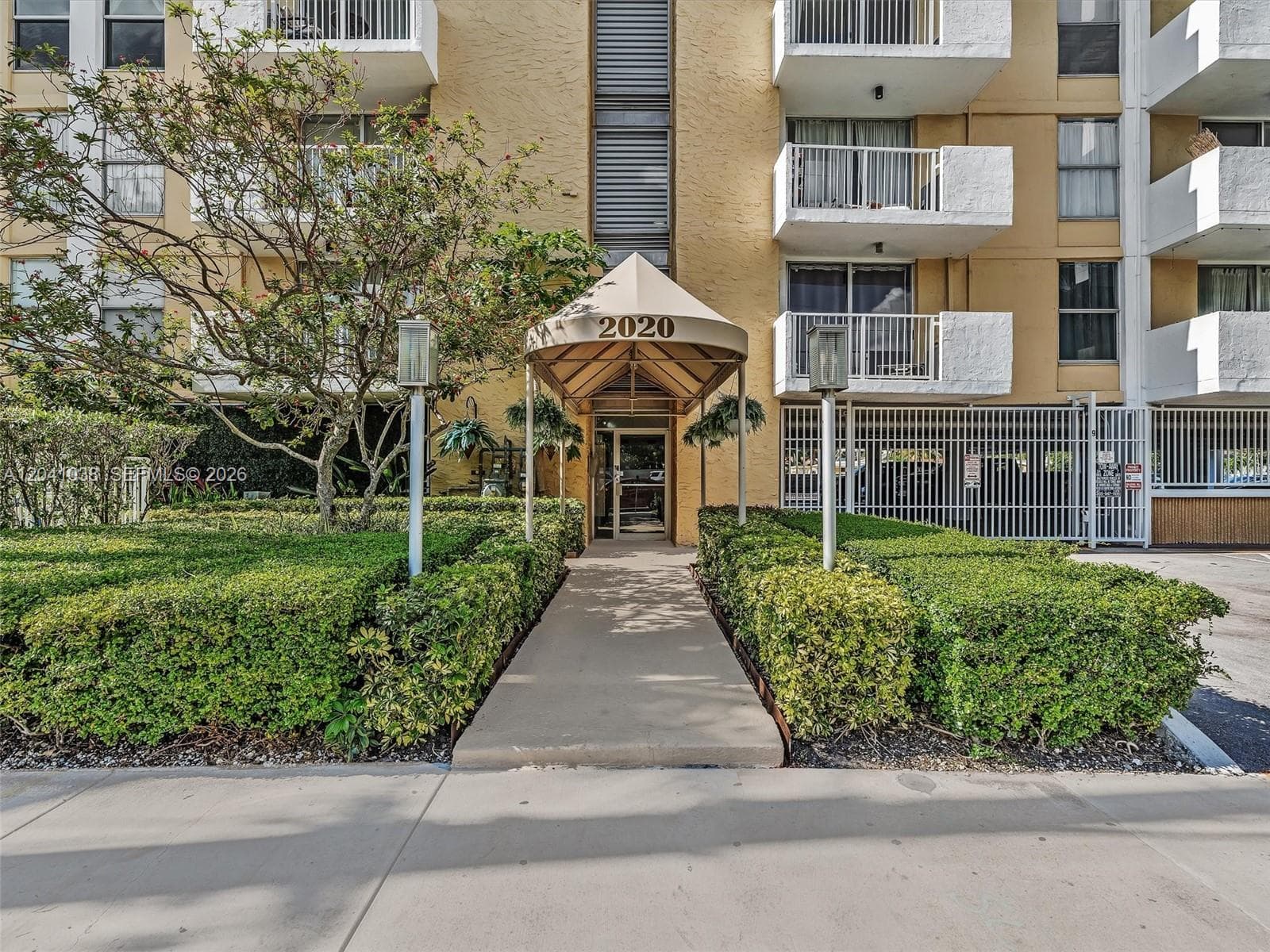 KEYSTONE TOWERS CONDO For Sale 2020 NE 135th St # 601NORTH MIAMI, FL 33181