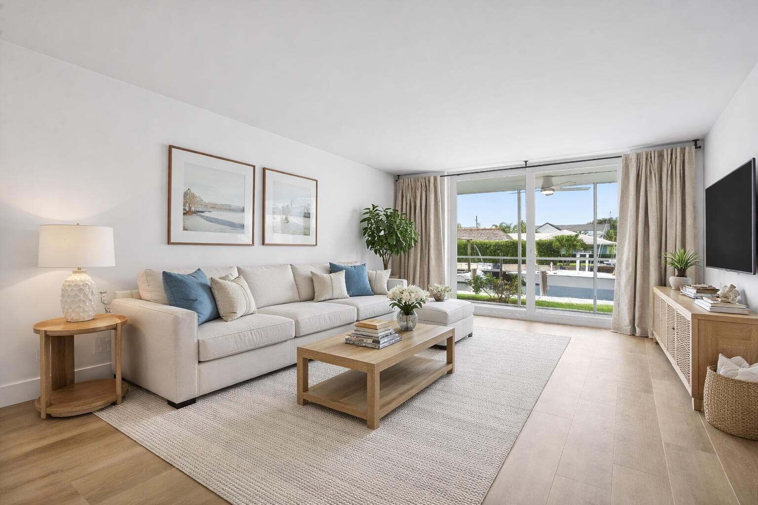 Staged Liv Room