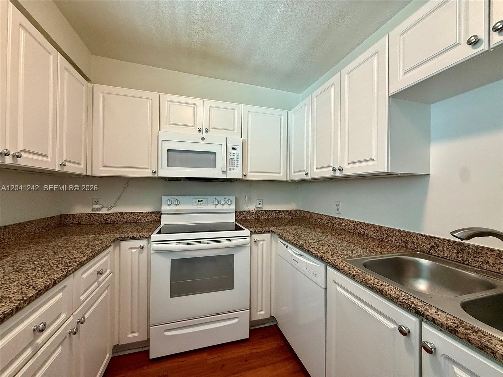 ROND POINT CONDO · #407 in Miami Beach - Photo 2