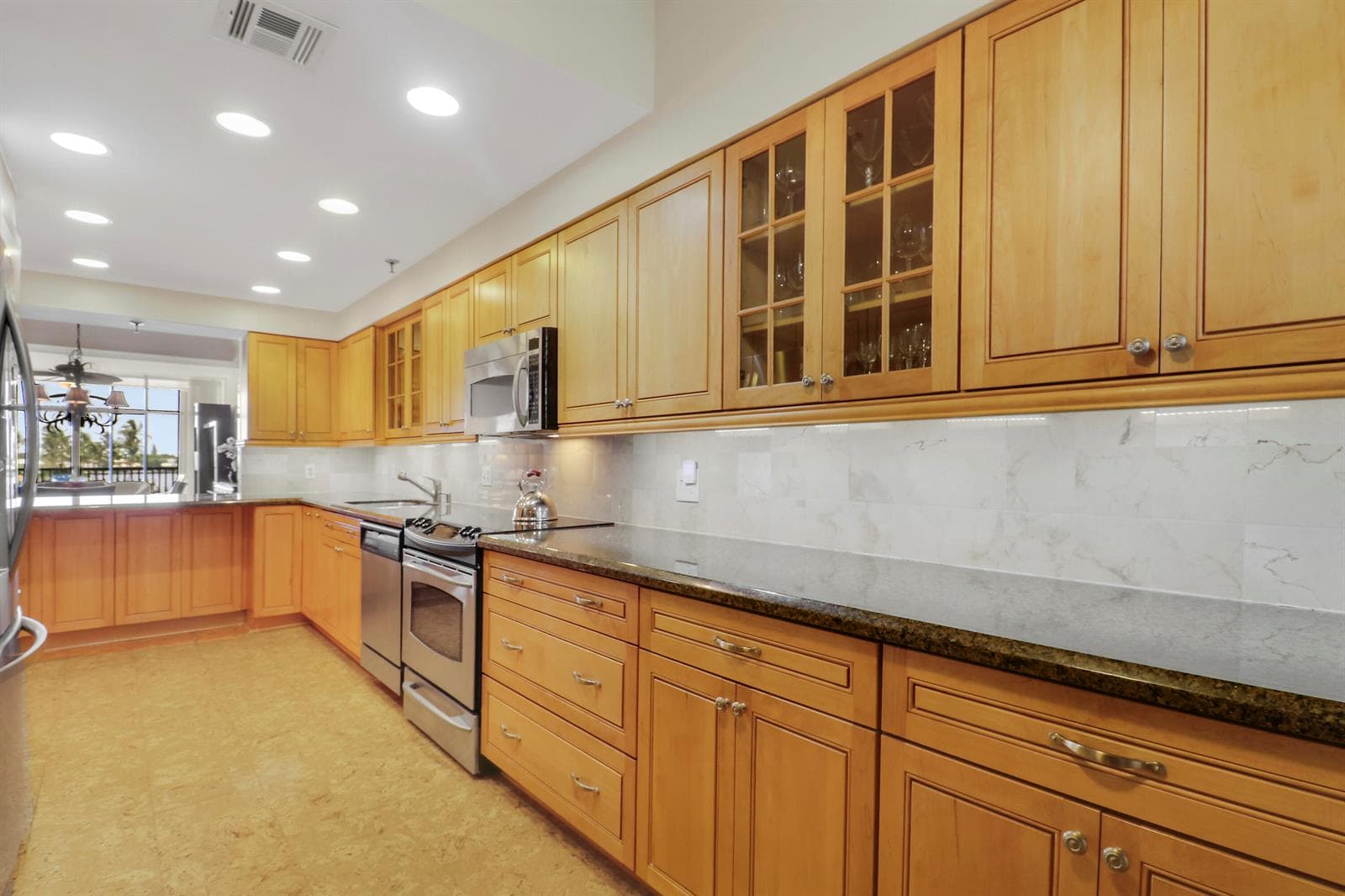Kitchen/Maple Cabintry