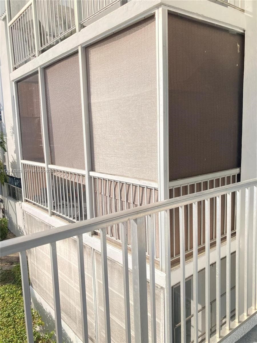 Screened Balcony!