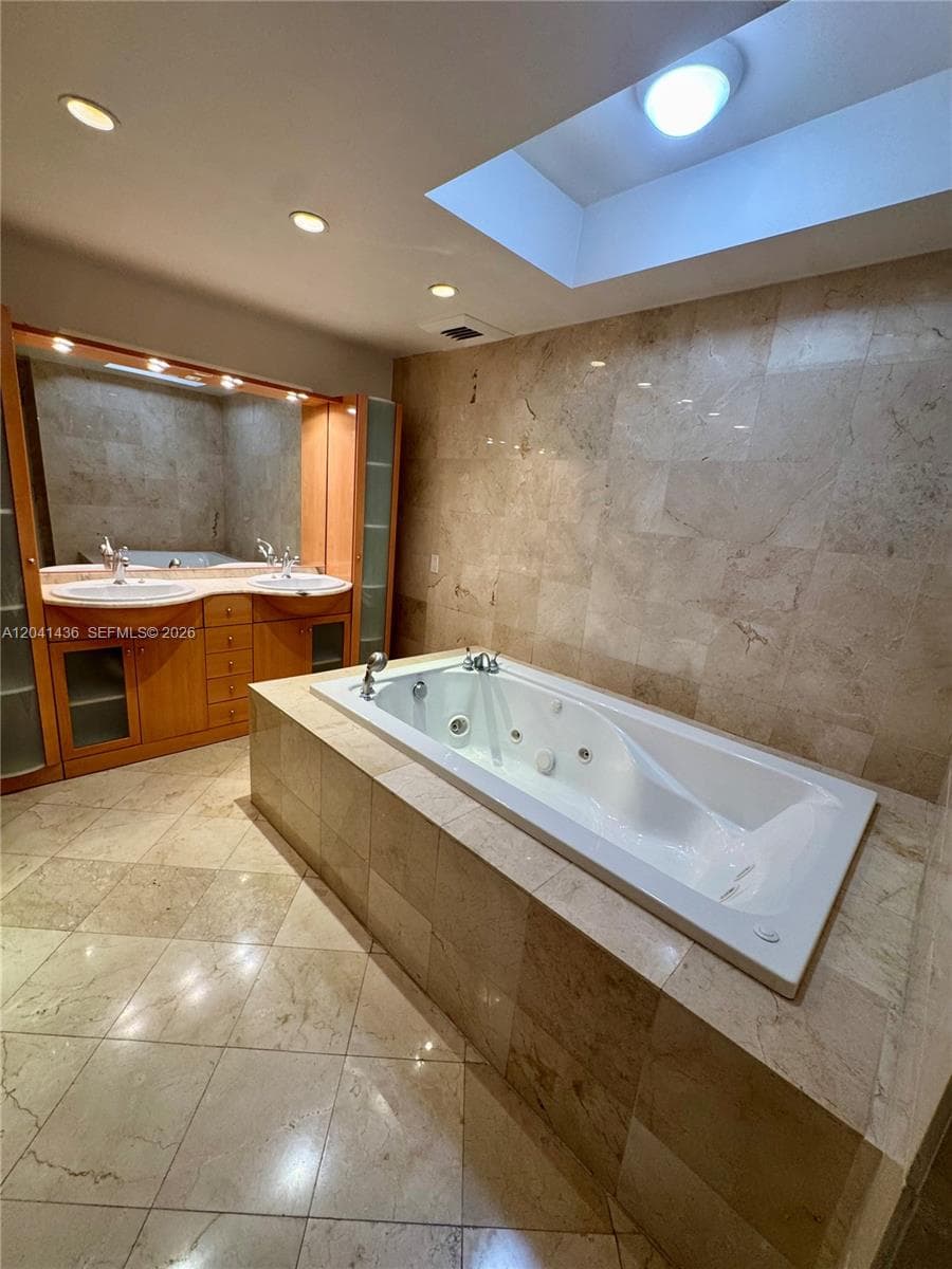 MARINA TOWER CONDO · #15F in Aventura - Photo 17