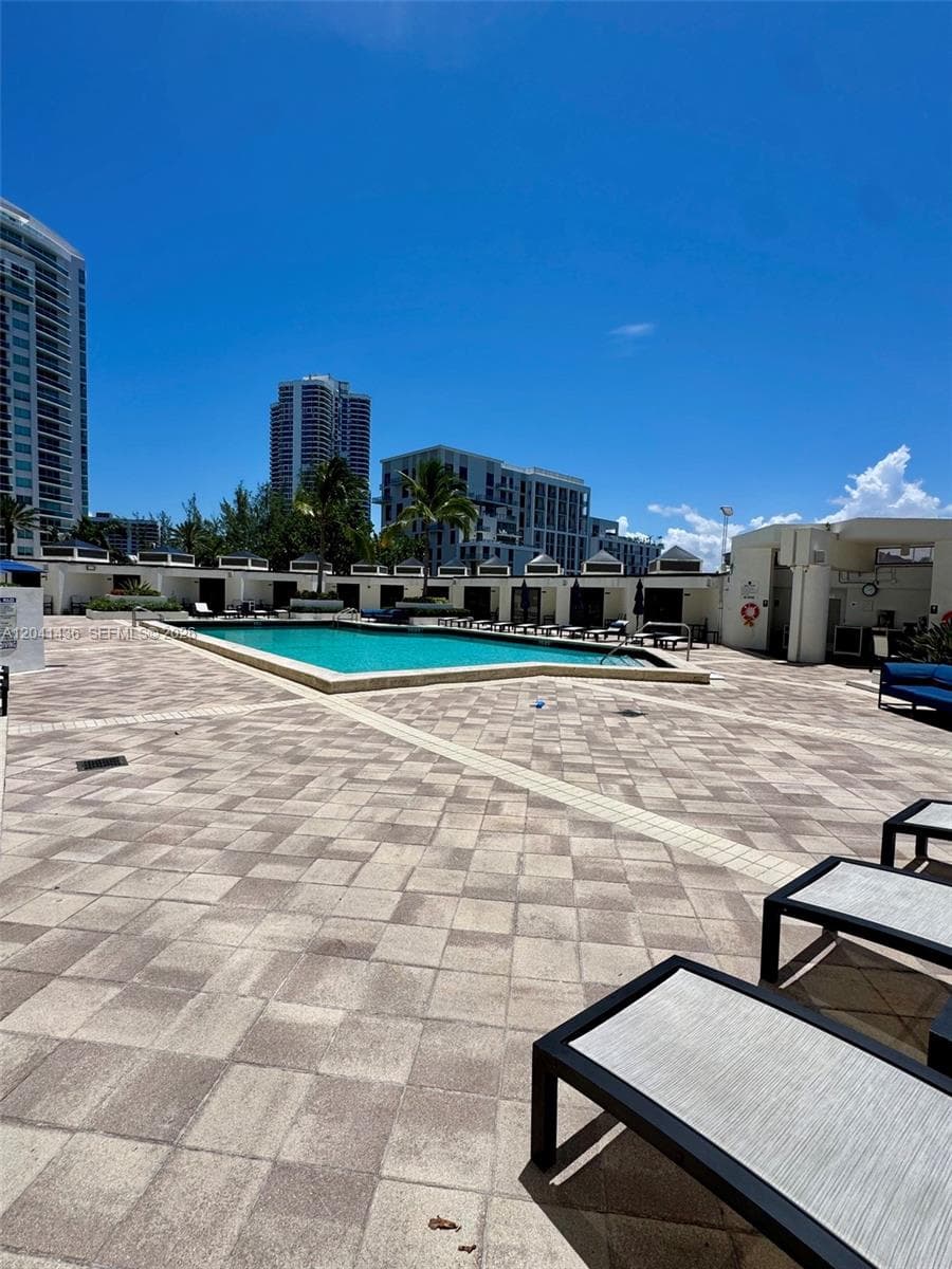 MARINA TOWER CONDO · #15F in Aventura - Photo 33