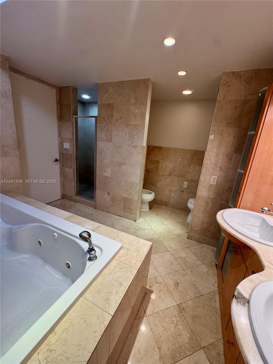 MARINA TOWER CONDO · #15F in Aventura - Photo 18