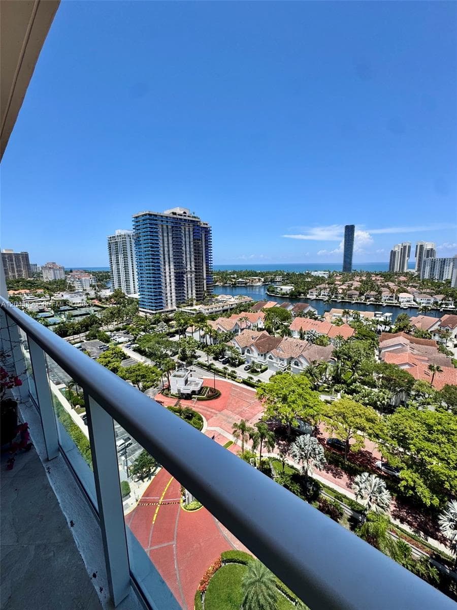 MARINA TOWER CONDO · #15F in Aventura - Photo 4