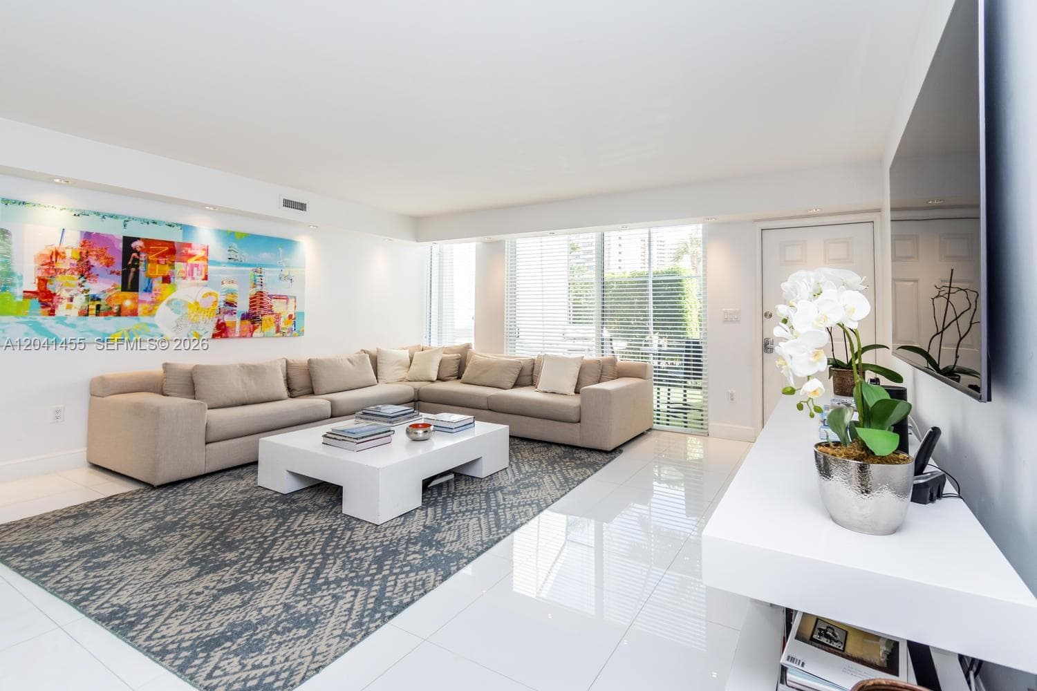 425 Grapetree Dr #206 photo 2