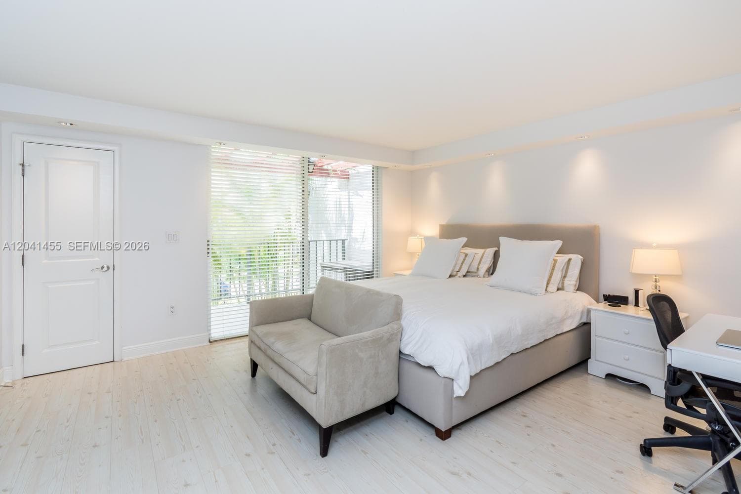 425 Grapetree Dr #206 photo 16