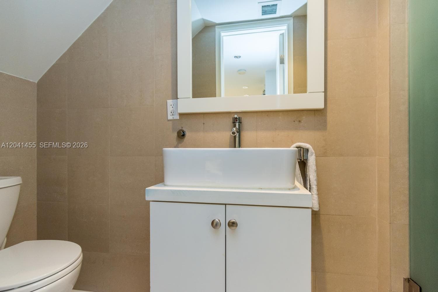 425 Grapetree Dr #206 photo 12
