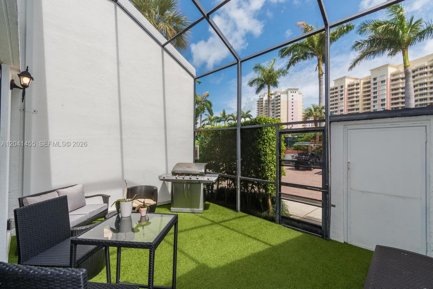 425 Grapetree Dr #206 photo 28