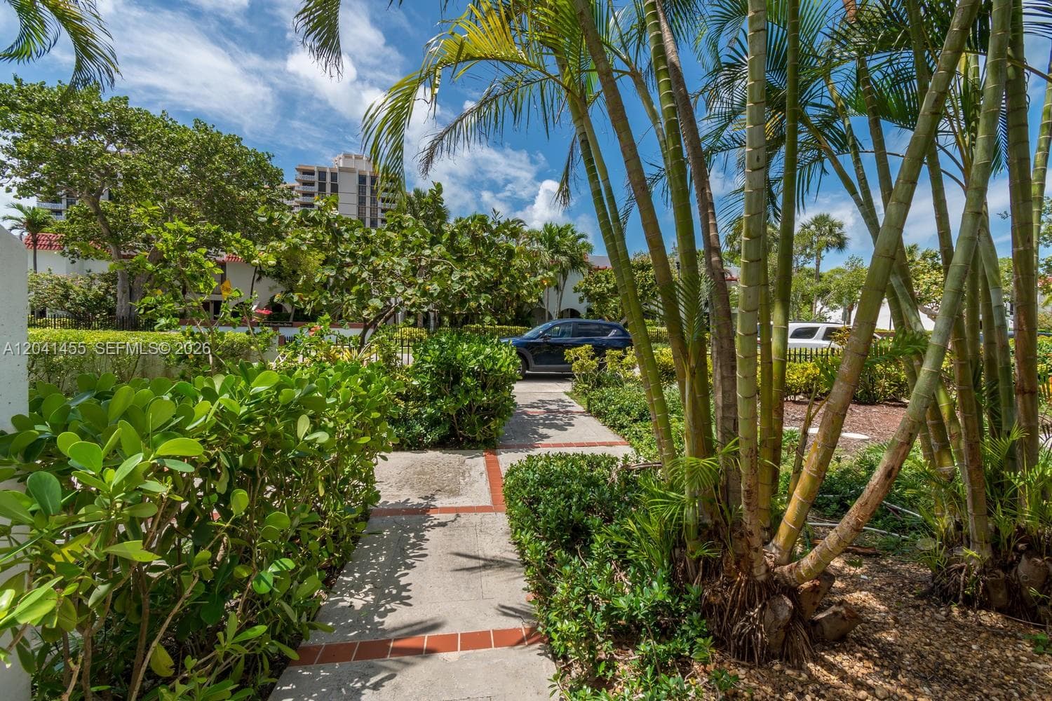 425 Grapetree Dr #206 photo 31