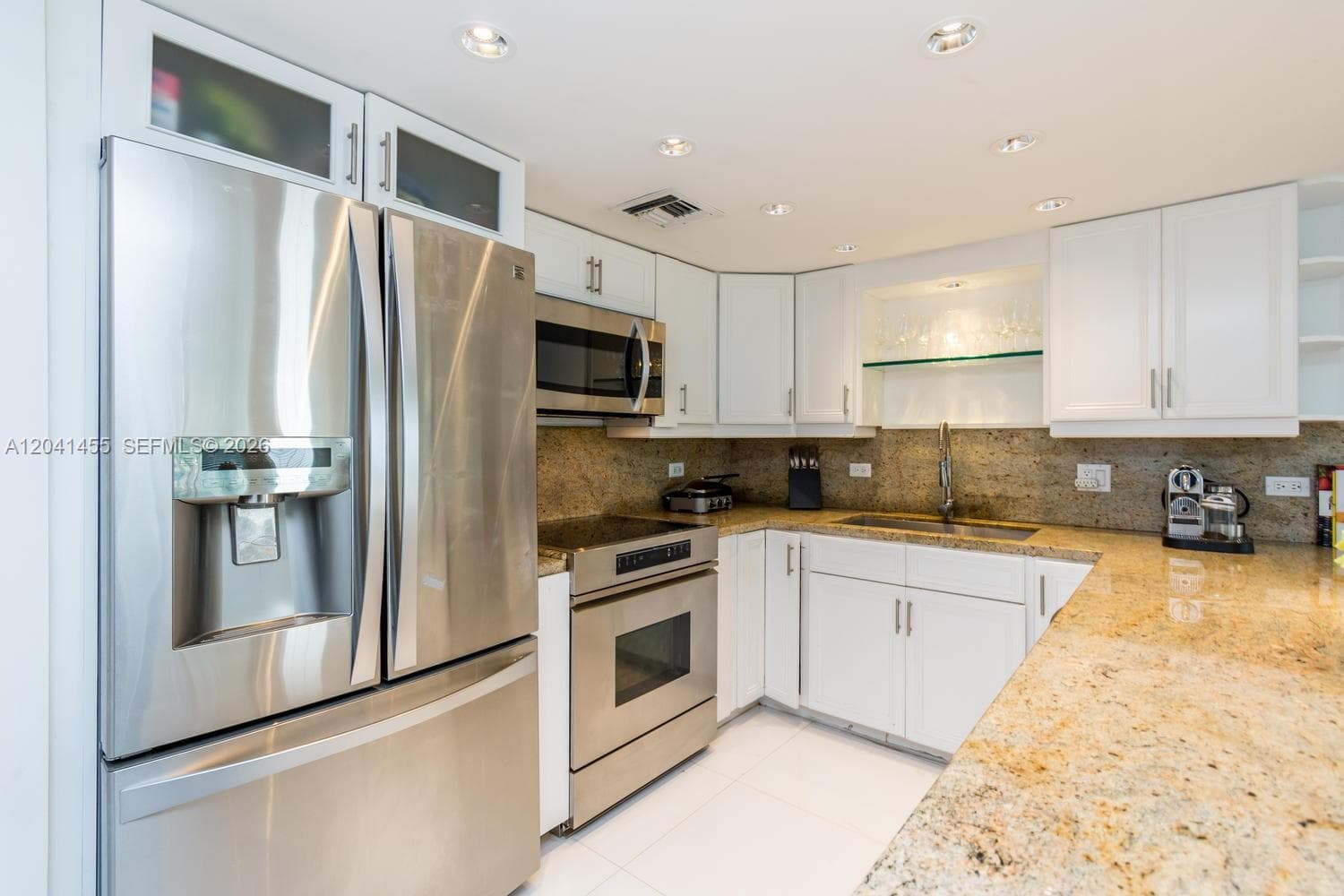 425 Grapetree Dr #206 photo 8
