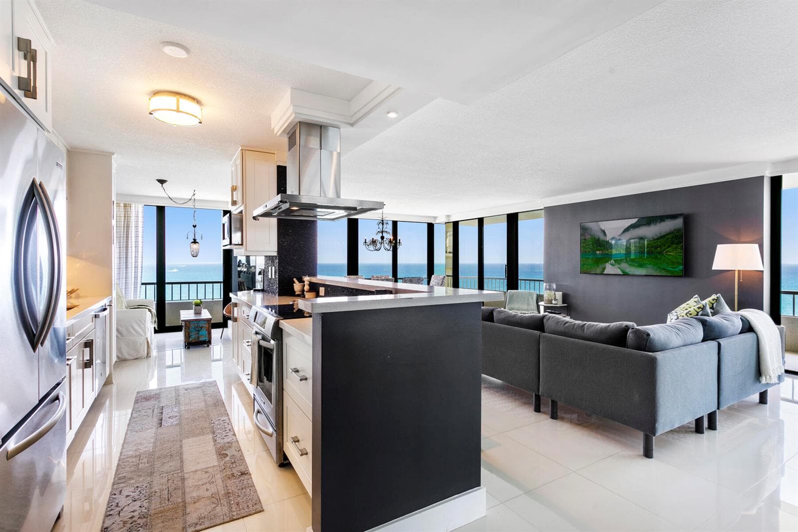 Kitchen-Living room open floor plan