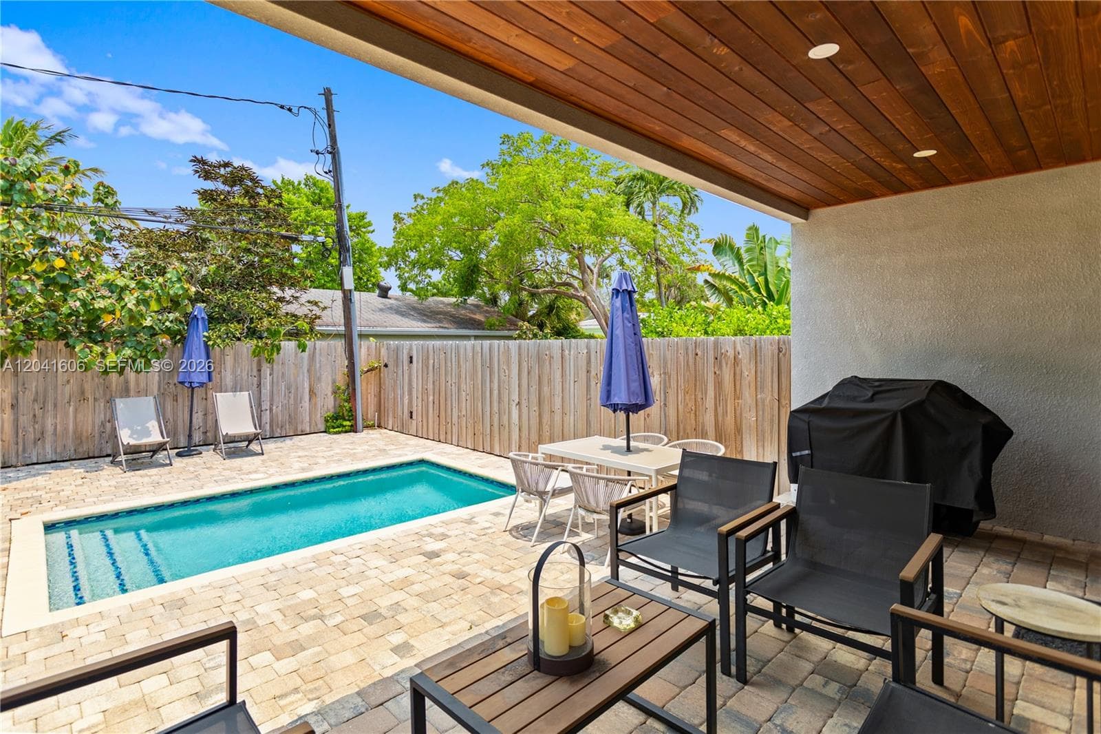 809 SW 10th Ter photo 36